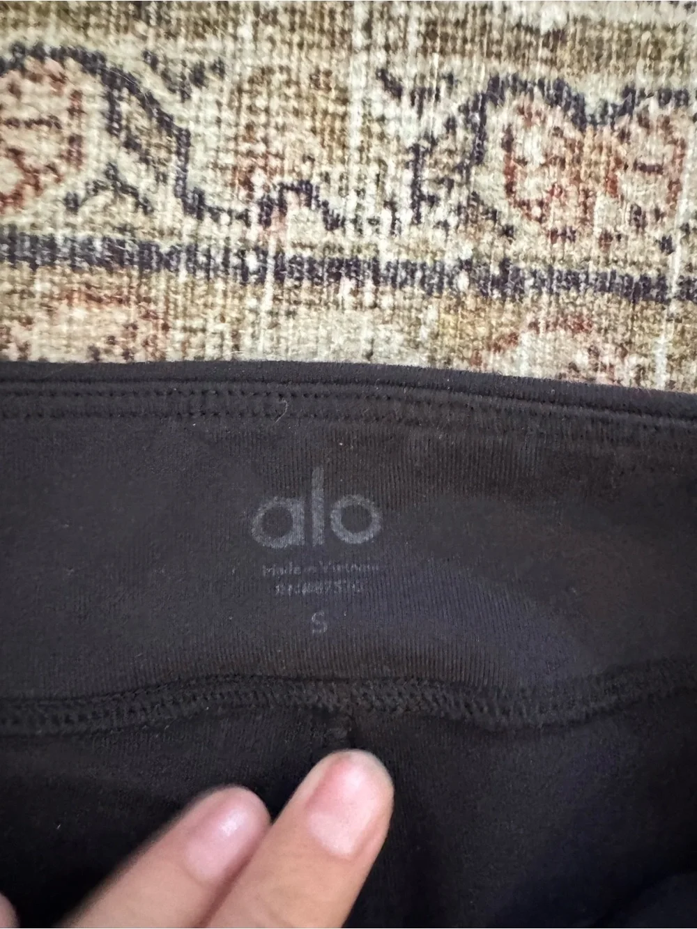 Alo Yoga Airbrush High-Waist Flutter Leggings (Black, Size Small)